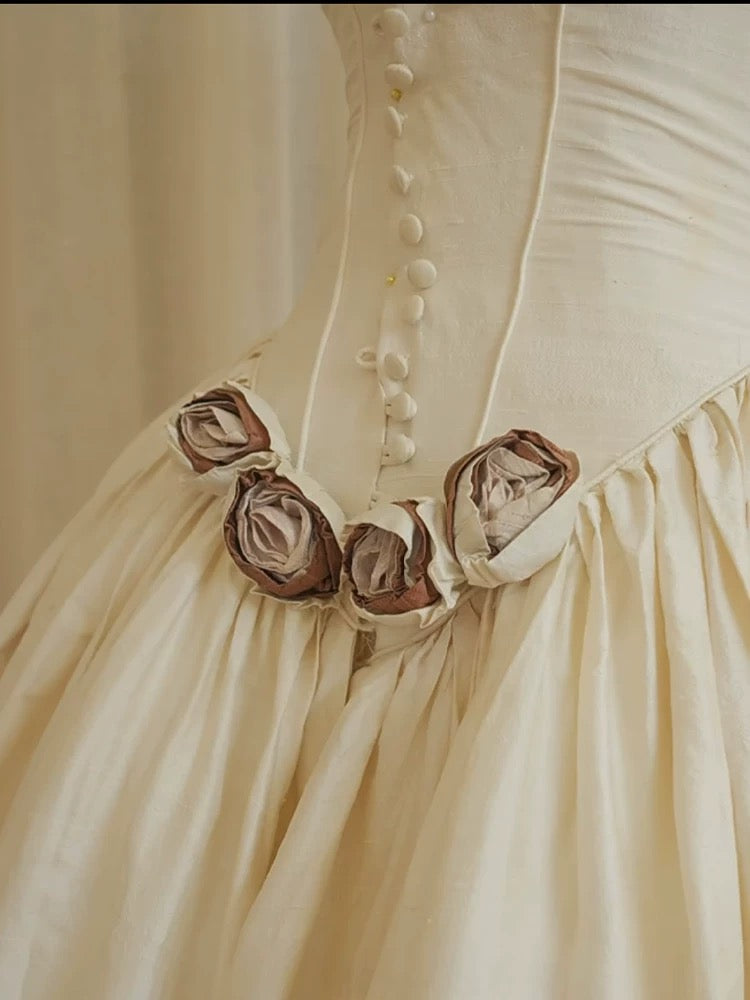 Robes de mariée princesse Robe de bal Épaules dénudées Satin Court Mini Robe de mariée de jardin d'été N4122