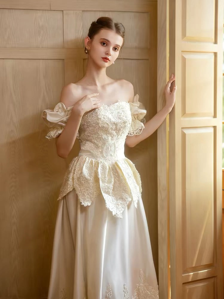 Robes de mariée vintage A-line épaules dénudées en satin manches courtes robe de mariée de jardin d'été N4163