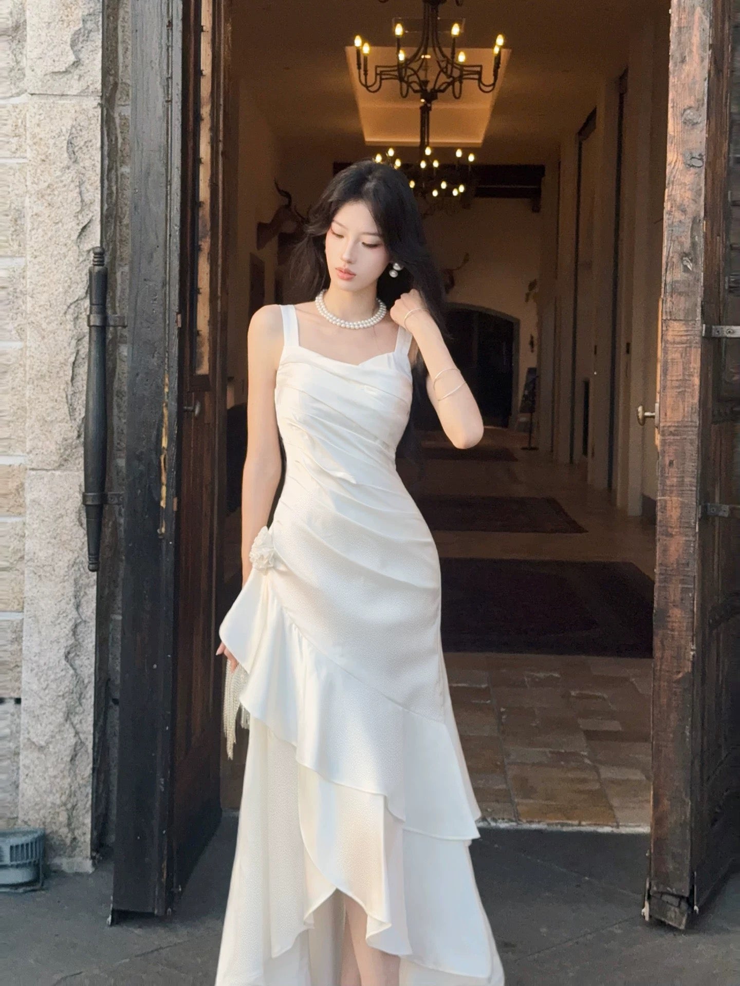Robes de soirée longues coupe sirène simple avec col carré à volants pour le bal de promo N2047