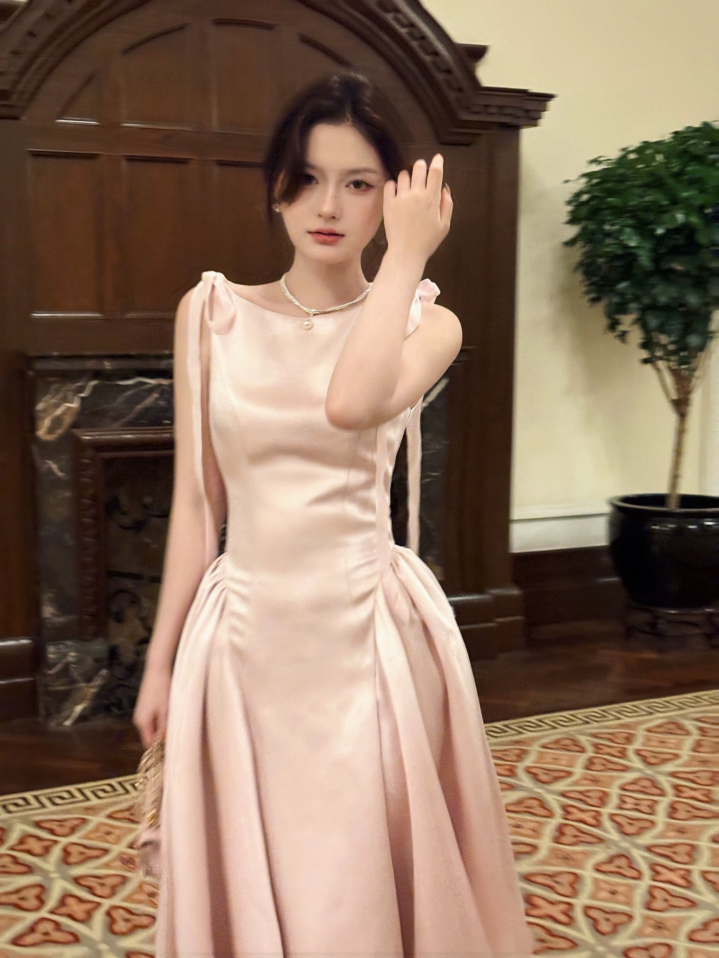 Robes de soirée longues en satin rose coupe trapèze simple style français d'inspiration pour invitées de mariage N2064