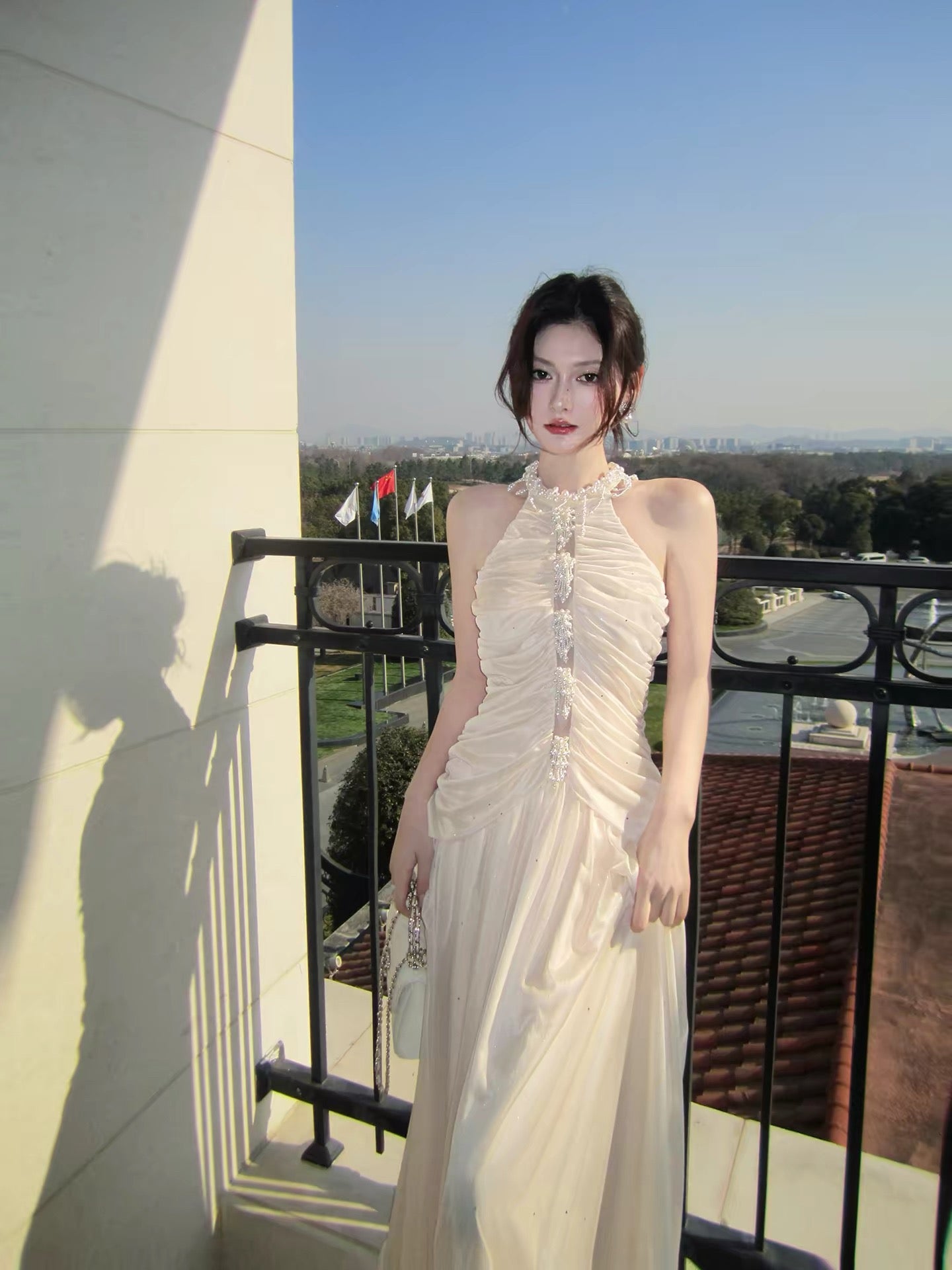 Einfaches A-Linien-Neckholder-Chiffon-Plissee-Inspiration langes Hochzeits-Gastkleid N2089