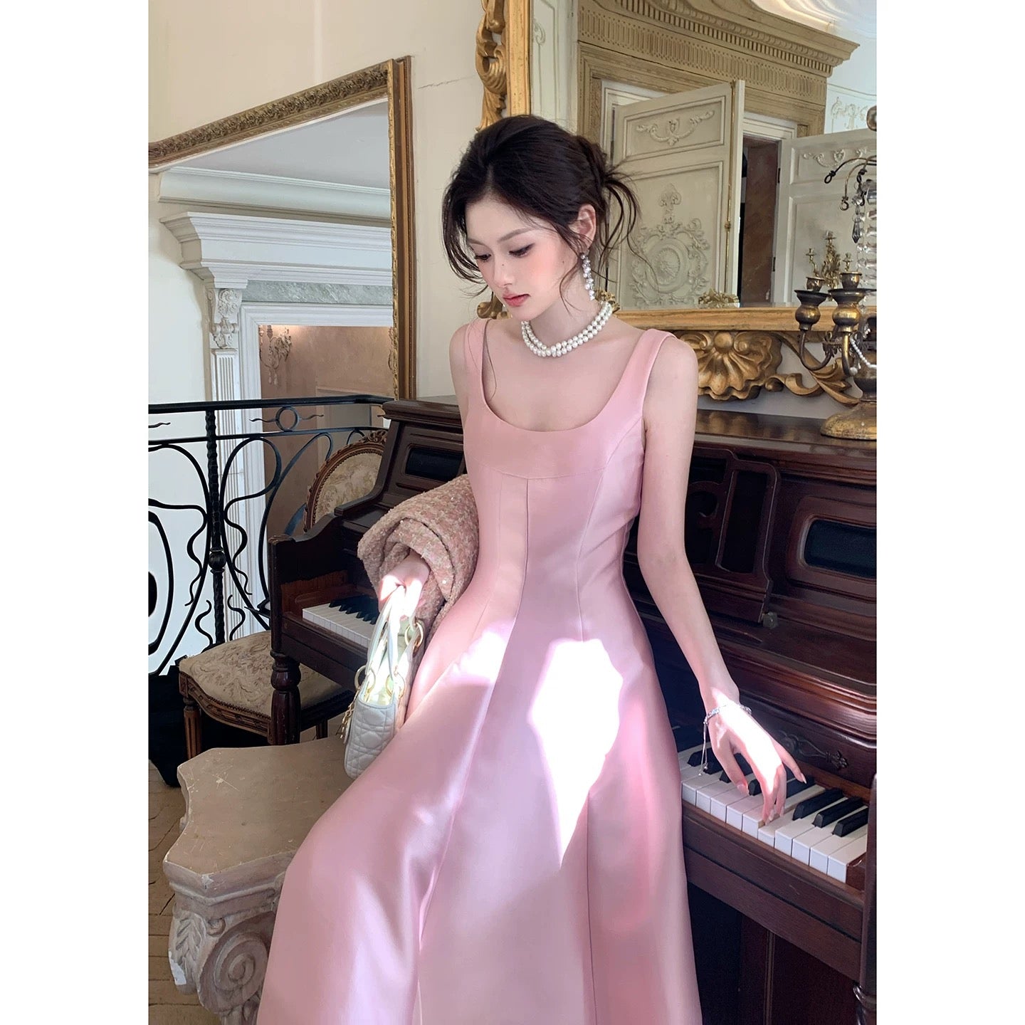 Robe de soirée/bal simple rose satinée trapèze à col carré N2097