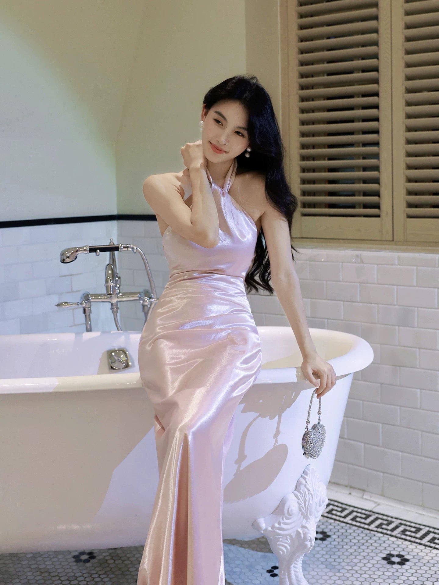Einfaches Meerjungfrau Halter Neck Satin Rosa Inspiration Langes Hochzeits-Party Ball Gastkleid N2099