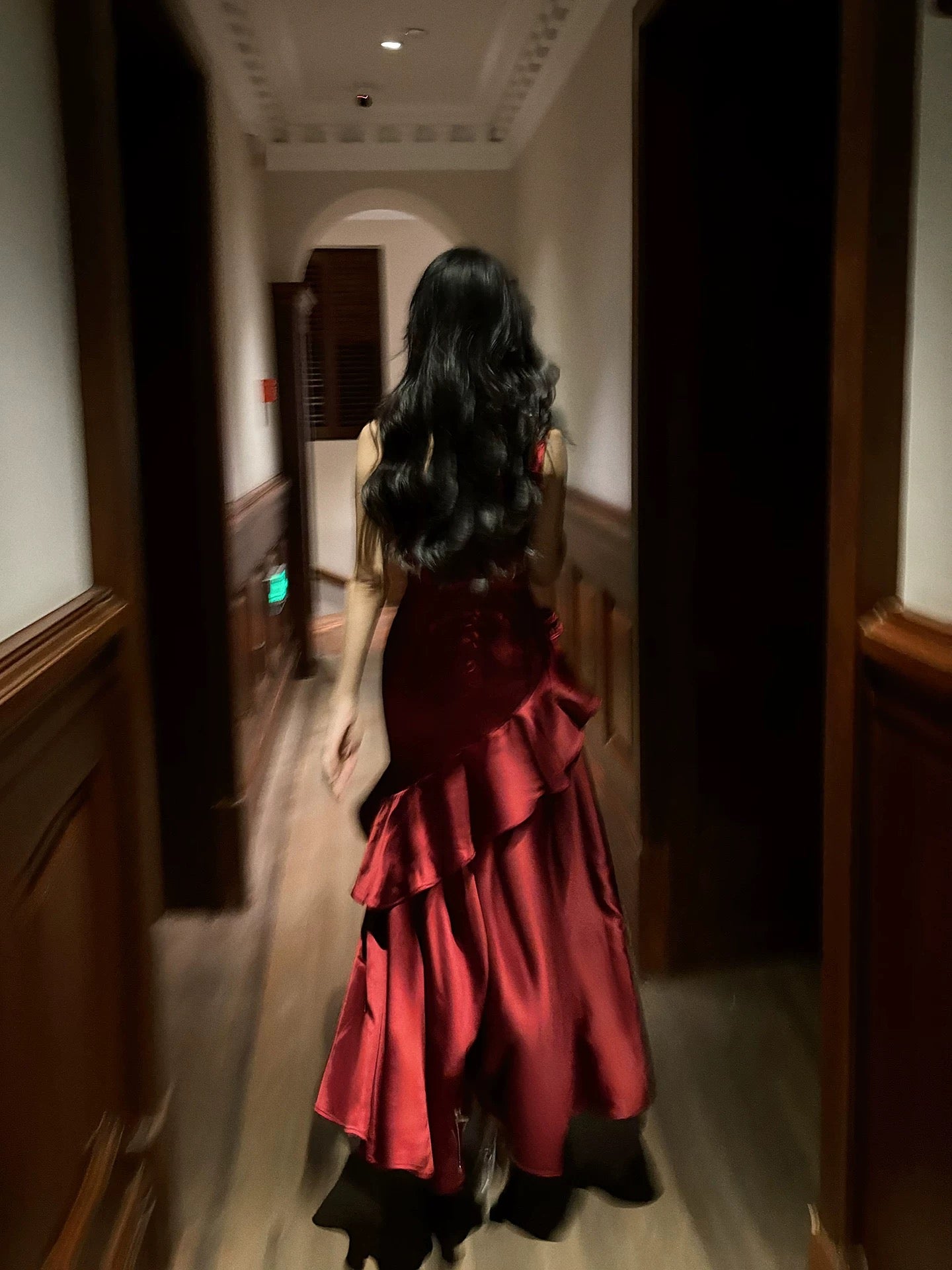 Robe de bal longue en satin couleur bordeaux avec col carré et coupe sirène chic pour femmes, jeunes filles et adolescentes N2190
