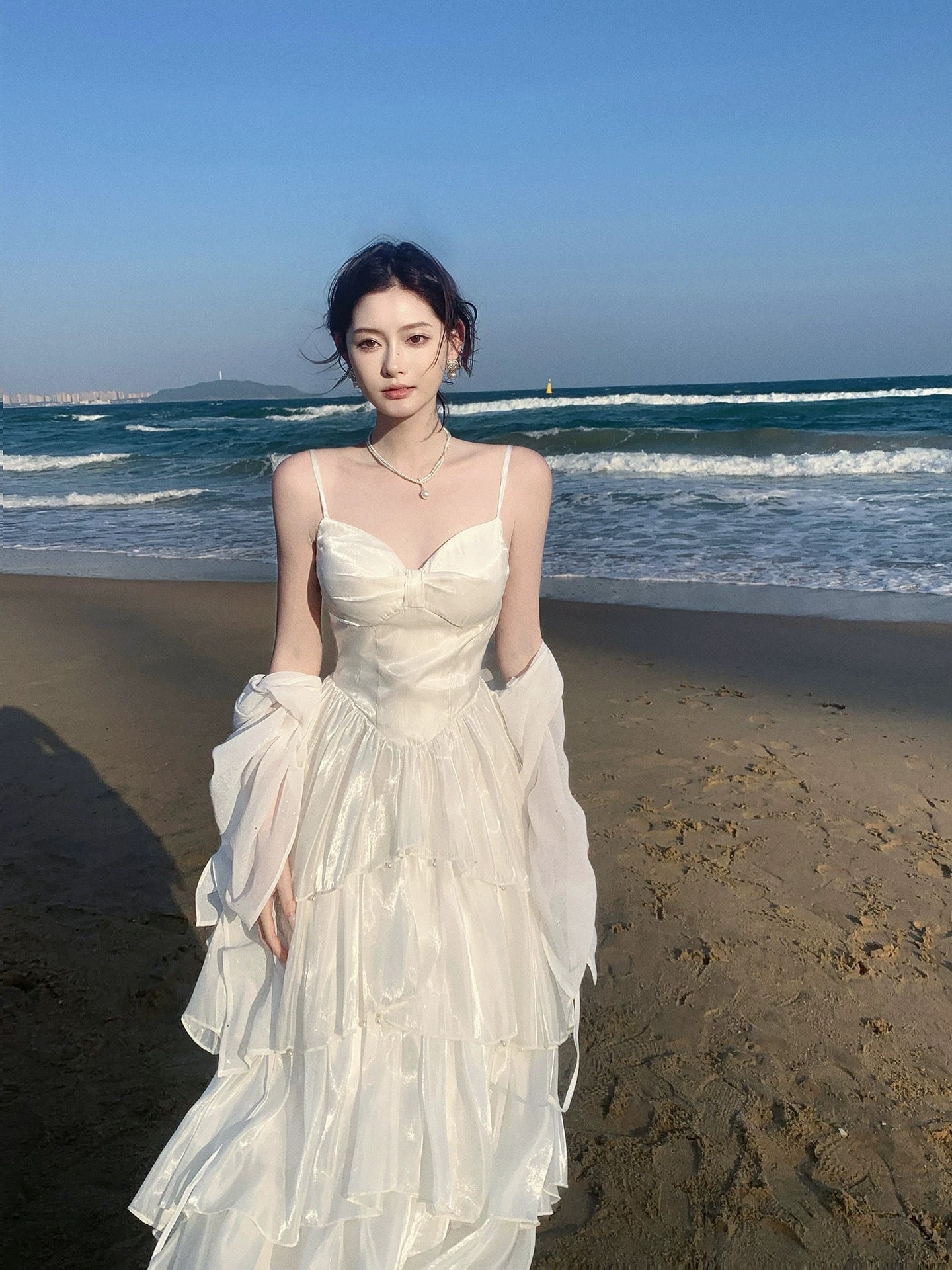 Robe de soirée trapèze simple à fines bretelles blanche pour croisière, tenue d'anniversaire pour les 20 ans RB3861
