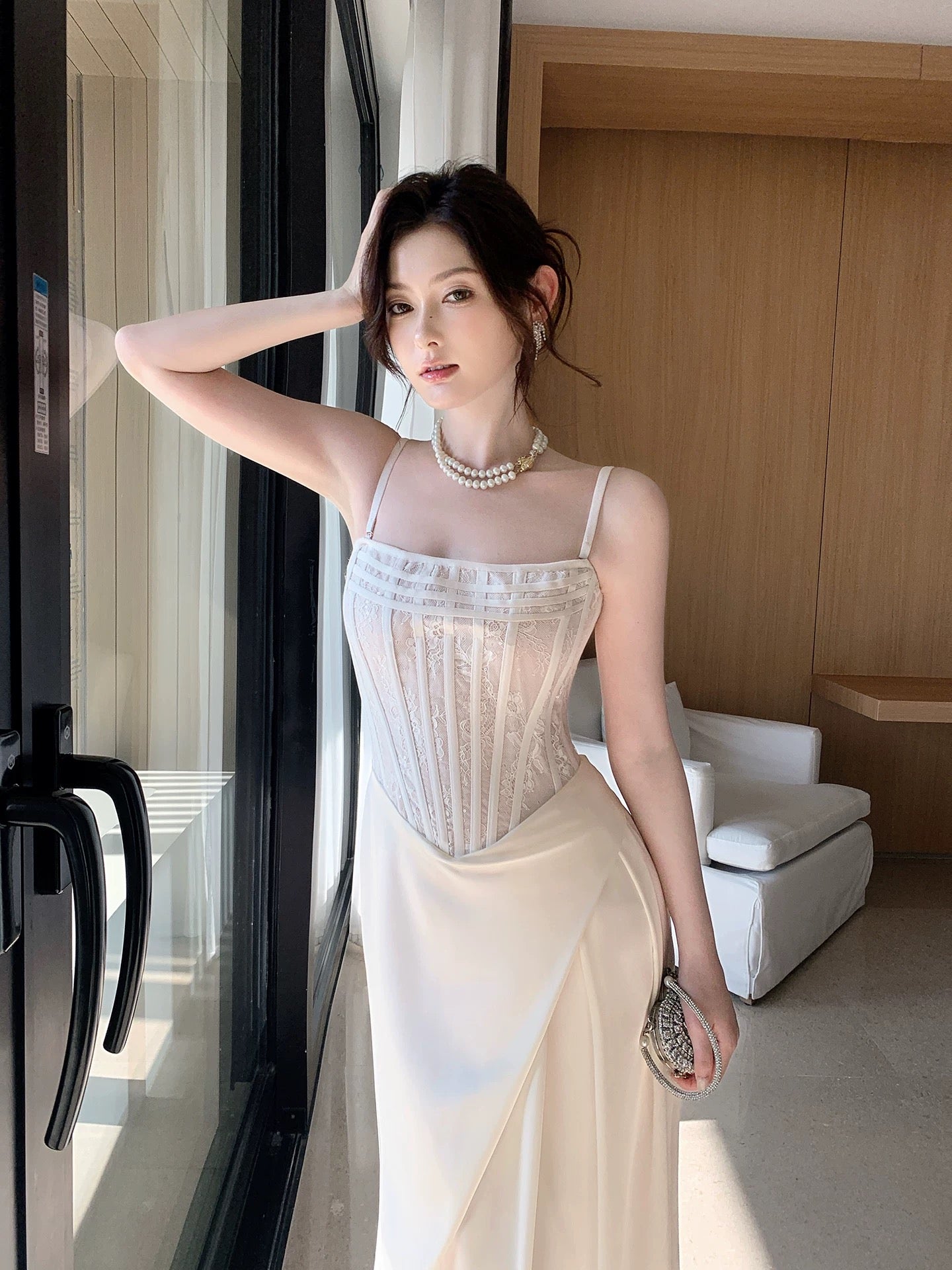 Schlichtes Meerjungfrau-Spaghettiträger-Kleid aus weißem Satin für formelle Abende auf Kreuzfahrtschiffen, Outfit zum 20. Geburtstag RB3874