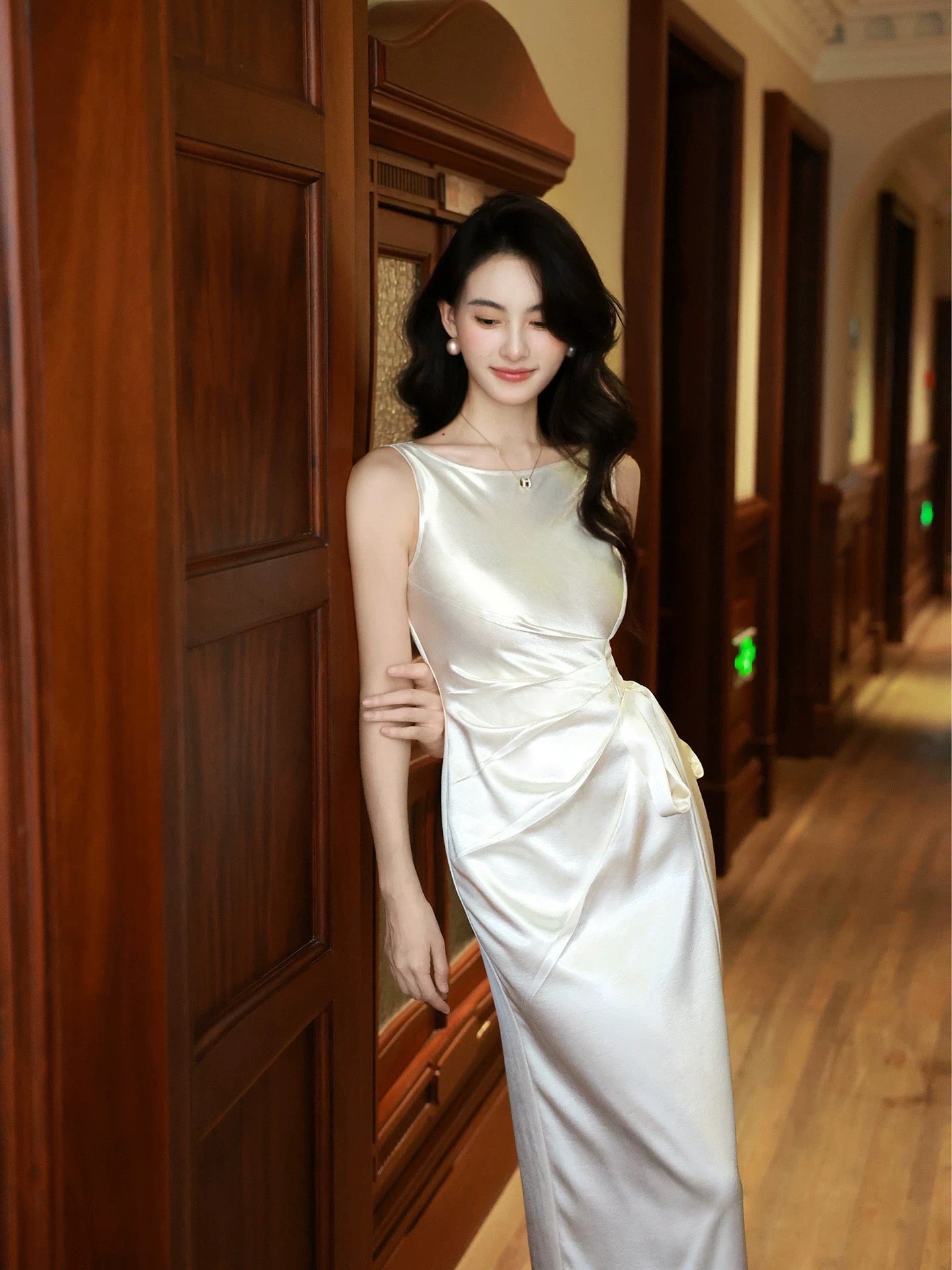 Chic Sheath Scoop Satin White Sleeveless Date Night Outfit Outdoor Semi Formal Long Wedding Guest Dresses RB5044