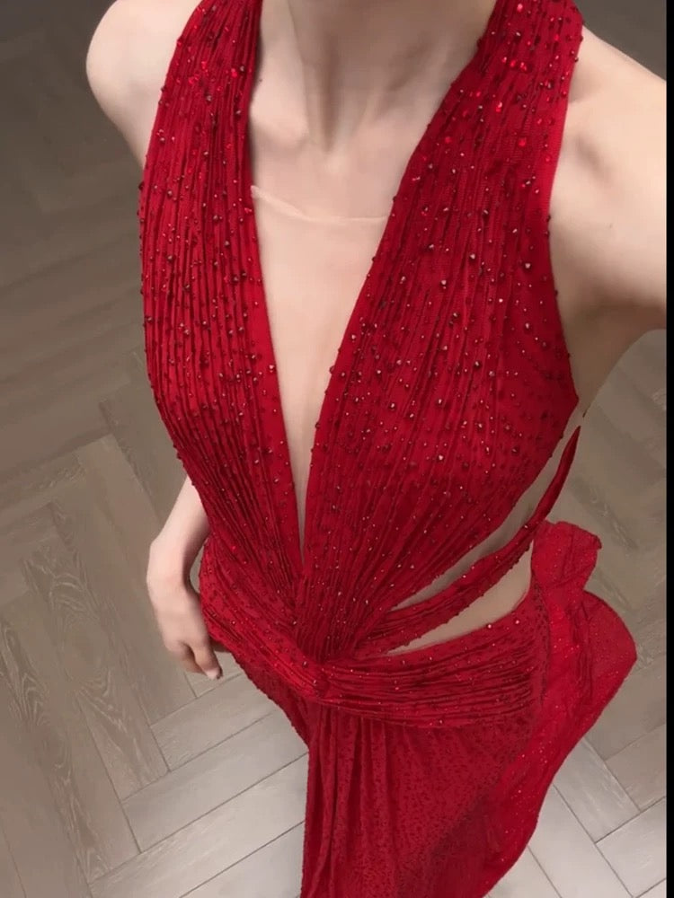 Schlichtes Ballkleid Meerjungfrau-Stil V-Ausschnitt Rot Pailletten Perlen Langes Abendkleid N3169