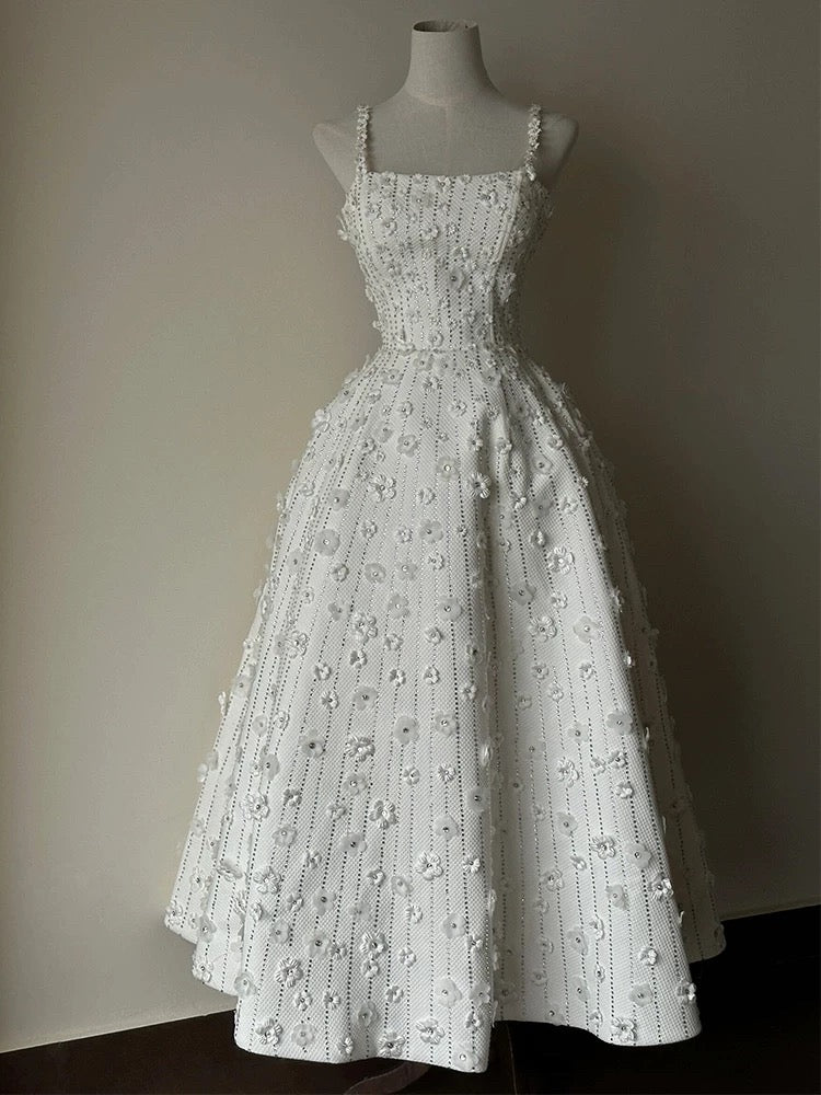 Robes de mariée simples Robe de bal Bretelles Spaghetti Blanches Avec Fleurs Robe de réception de mariage de jardin d'été N3941