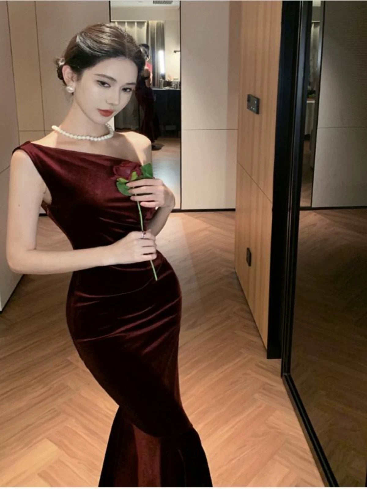 Robes de bal simples Sirène Robe de soirée en velours bordeaux à une épaule Robe longue de soirée formelle N3998