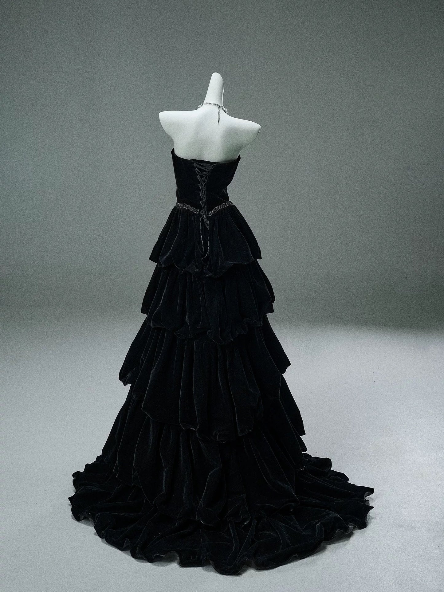 Elegant Ball Gown Strapless Black Velvet With Beaded Date Night Outfits Semi Formal Prom Gown Evening Dresses RB5532