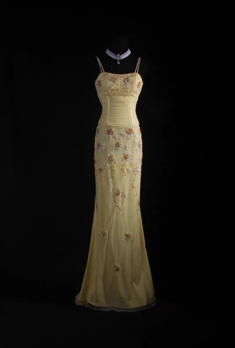 Vintage-Abendkleider im Meerjungfrauenstil mit Spaghettiträgern, gelb mit perlenbesetztem Oberteil und Kristallverzierungen – Inspiration für formelle Partykleider N165