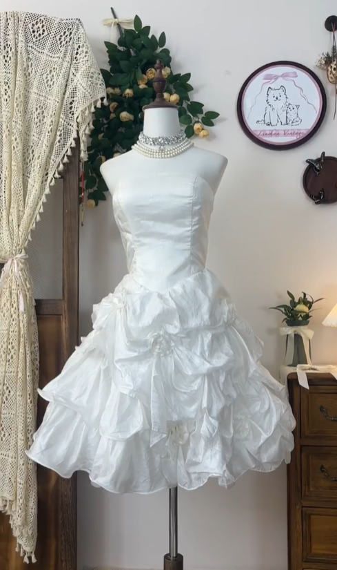 Robes de bal de fin d'année courtes en satin blanc sans bretelles pour seniors, robes de bal de promo Hoco N4568