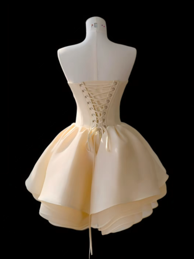Bescheidenes Ballkleid Trägerlos Gelber Satin Mini Senior Kurzes Hoco Kleid High School Homecoming Kleider N4706