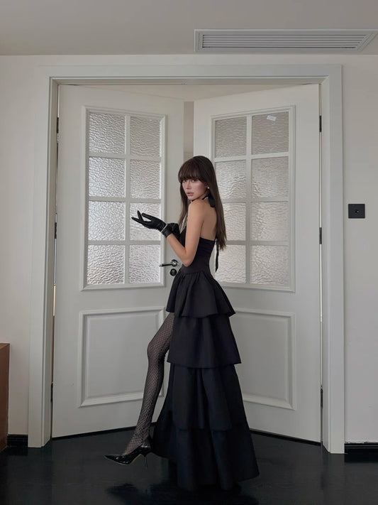 Elegantes, asymmetrisches Neckholder-Abendkleid mit Satinrüschen, halbformelles Abendkleid mit Neckholder, Modell N692