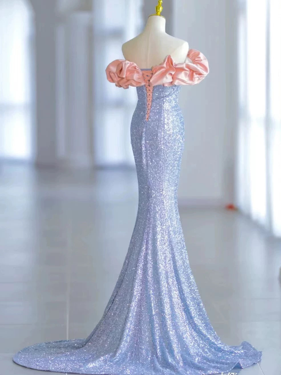 Robe de bal sirène élégante à épaules dénudées et sequins bleus, inspiration robe de soirée longue pour un 19e anniversaire AB2299