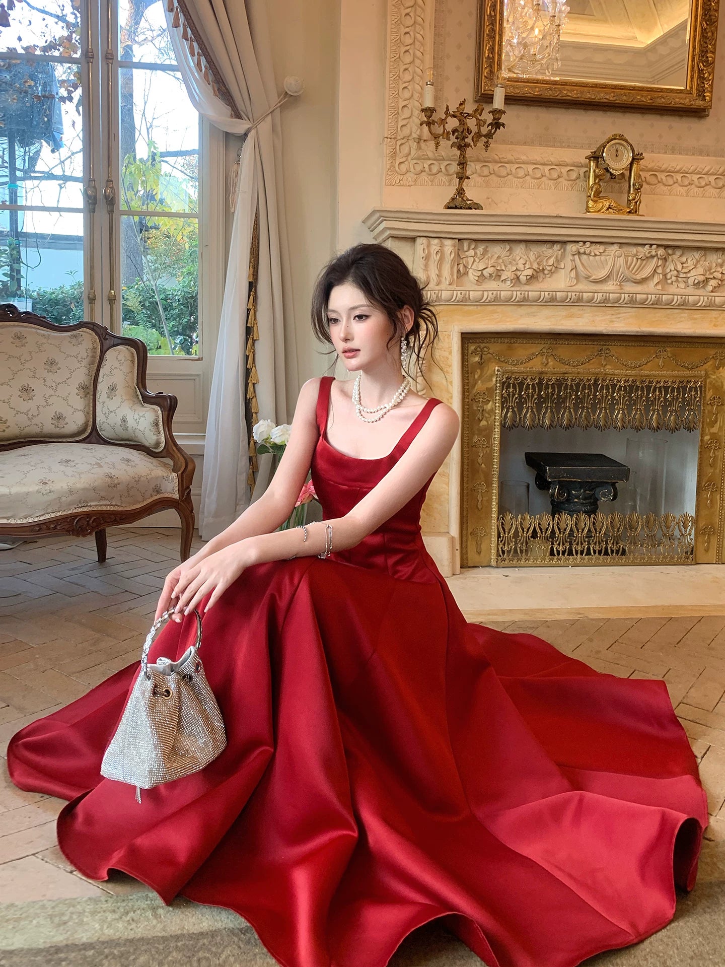 Robe de bal élégante en satin rouge, coupe trapèze, col carré, longueur cheville, idéale pour une soirée d'anniversaire ou un 17e anniversaire (AB2443)