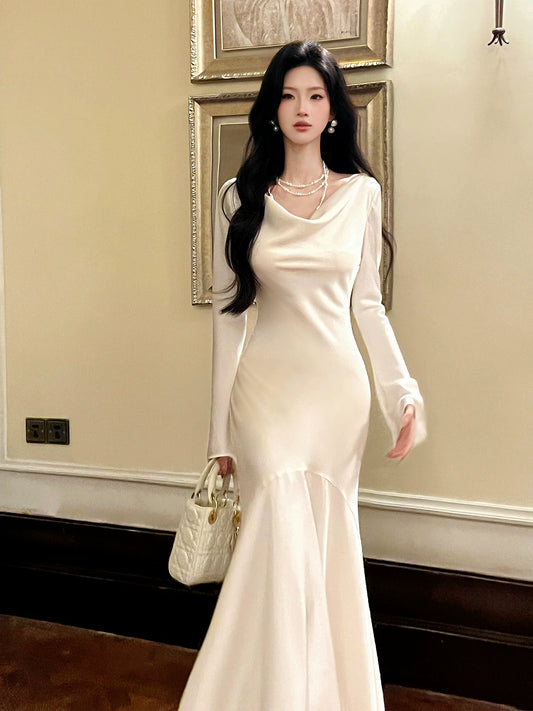 Elegantes Meerjungfrauen-Abendkleid aus weißem Satin mit Wasserfallausschnitt, knöchellang, lange Ärmel, auch als Hochzeitsgastkleid oder Outfit zum 20. Geburtstag geeignet (AB2478).