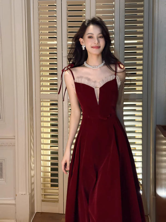 Elegantes, burgunderrotes, langes A-Linien-Abendkleid mit Spaghettiträgern, auch als Hochzeitsgastkleid oder Outfit zum 20. Geburtstag geeignet (AB2487)