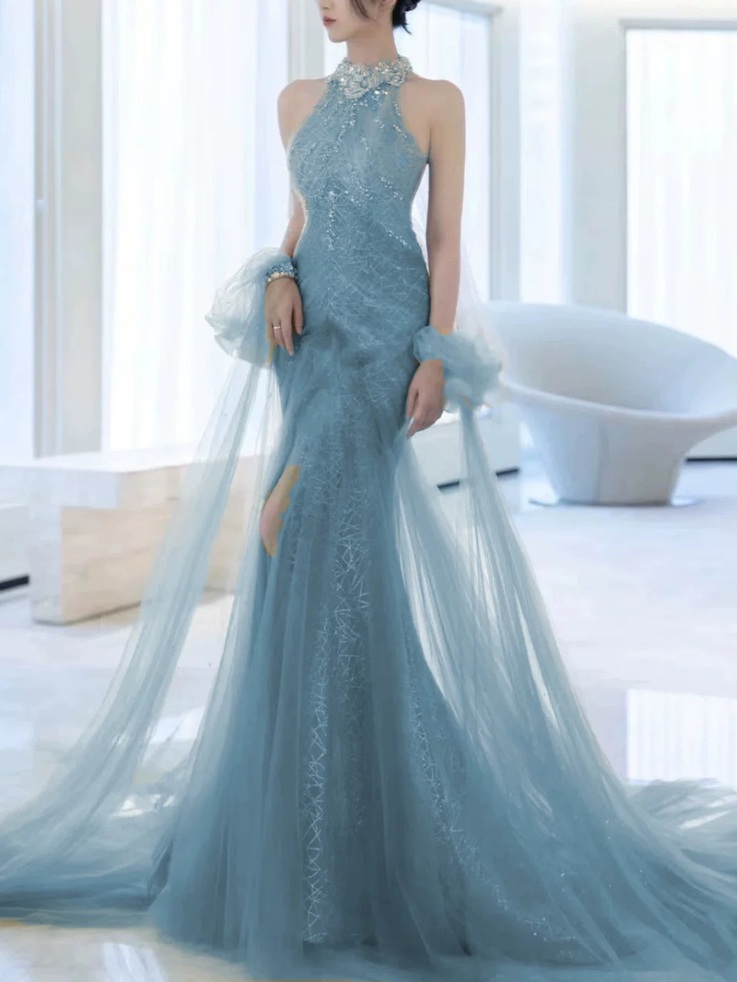 Elegantes, hochgeschlossenes Meerjungfrauen-Abendkleid aus blauem Tüll mit Schlitz – Inspiration für lange Partykleider und Outfits zum 19. Geburtstag AB2277