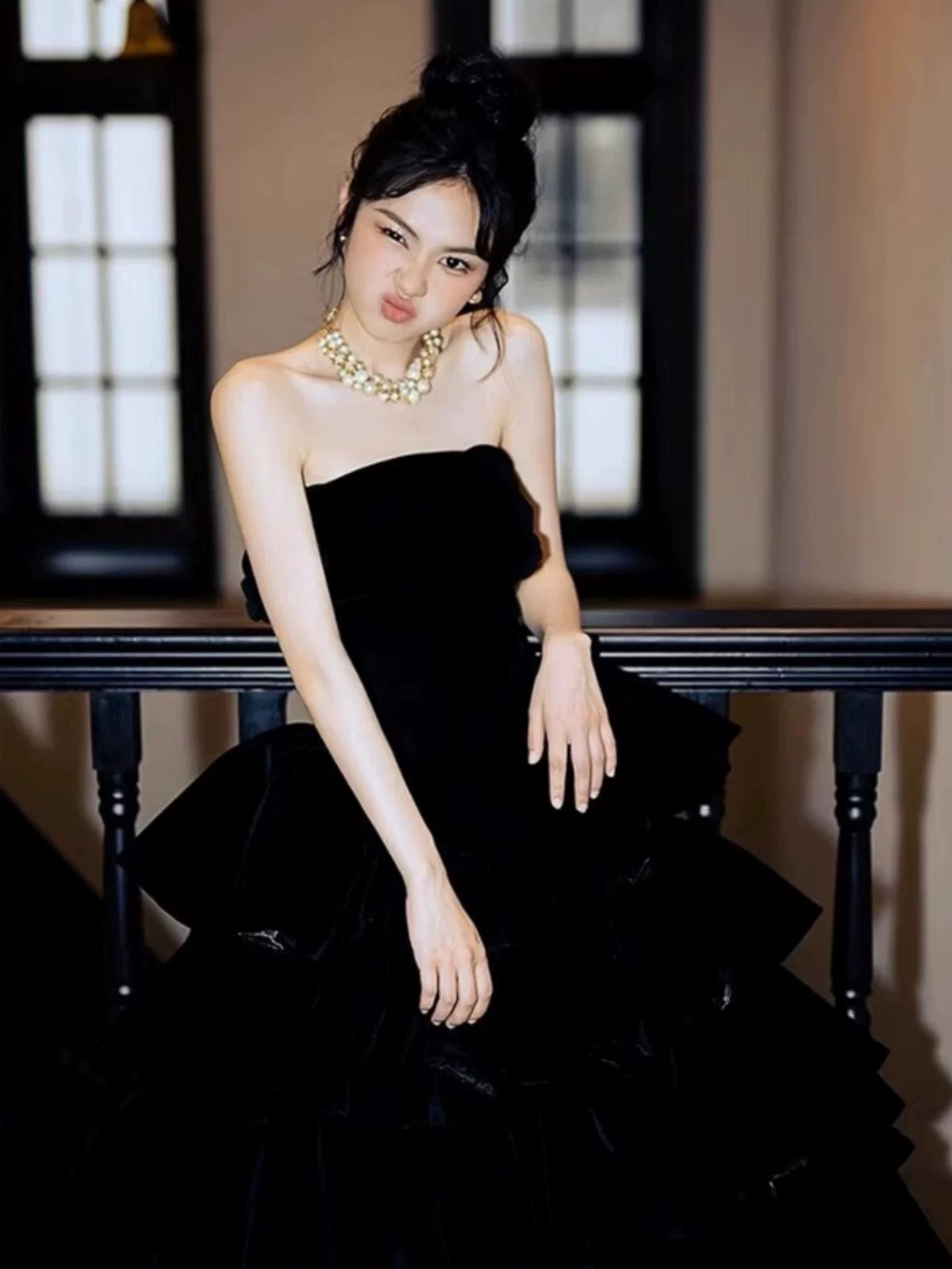 Prinzessinnen-Ballkleid, trägerlos, schwarzer Samt mit Handschuhen, Inspiration für lange Party- und Nachtkleider, Outfits zum 18. Geburtstag AB2232