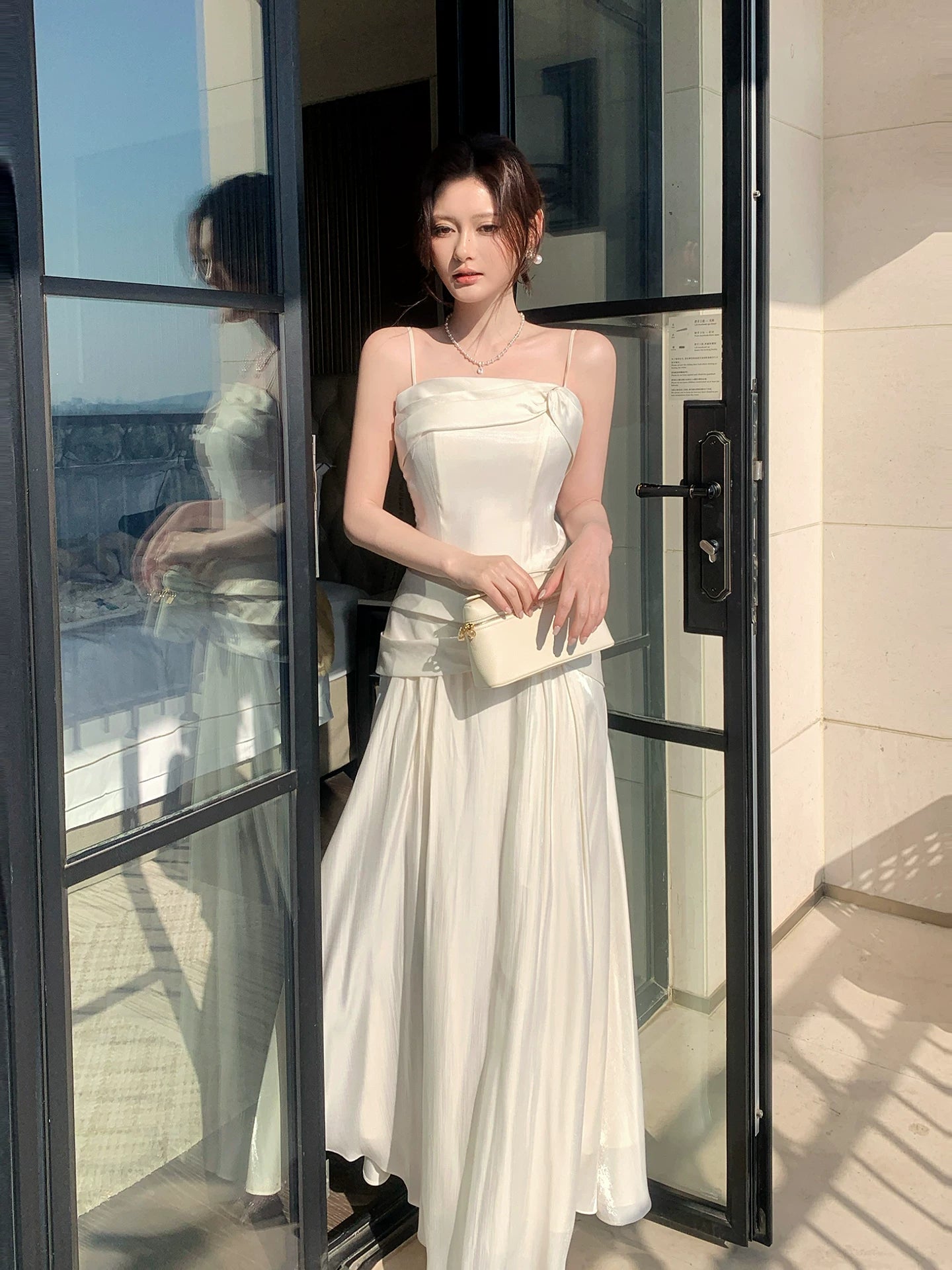 Robe de bal longue élégante ivoire à fines bretelles et sans manches plissées, coupe trapèze, idéale pour une soirée d'anniversaire ou un 16e anniversaire (AB2441)