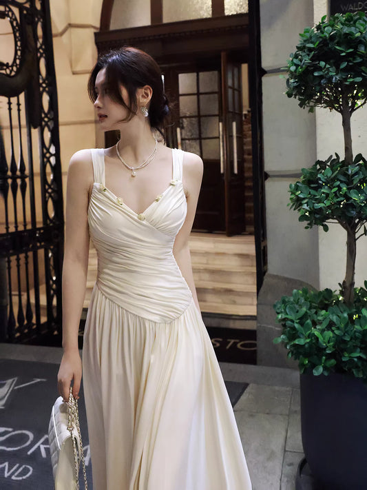 Elegantes, elfenbeinfarbenes Satin-Abendkleid in A-Linie mit Trägern, auch als Hochzeitsgastkleid oder Outfit zum 20. Geburtstag geeignet (AB2496).