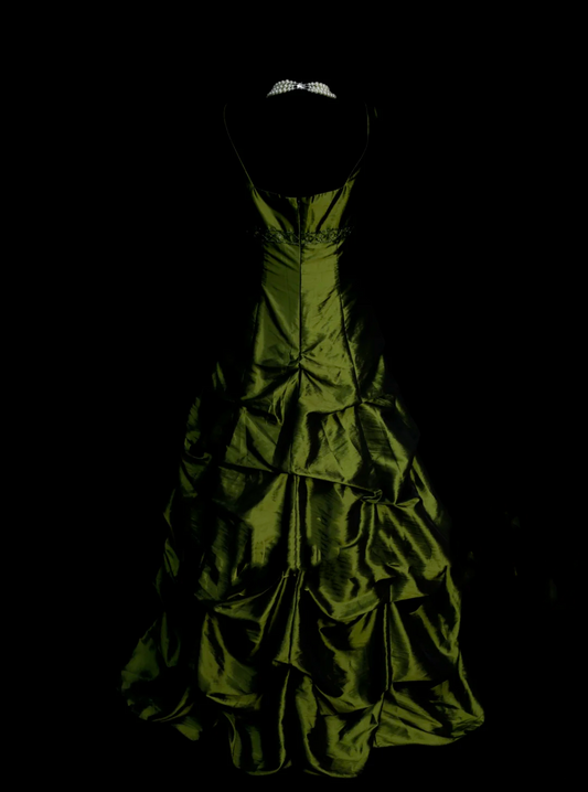 Elegantes Ballkleid mit V-Ausschnitt, olivgrünem Taft und Perlenstickerei, langes Abendkleid, trendiges Partykleid für Damen OB005