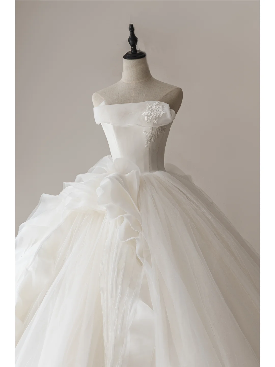 Elegant Modest Ball Gown Strapless Sleeveless Fitted White Lace Corset Wedding Dress Styles Long Bridal Gown Wedding Gowns RB1097