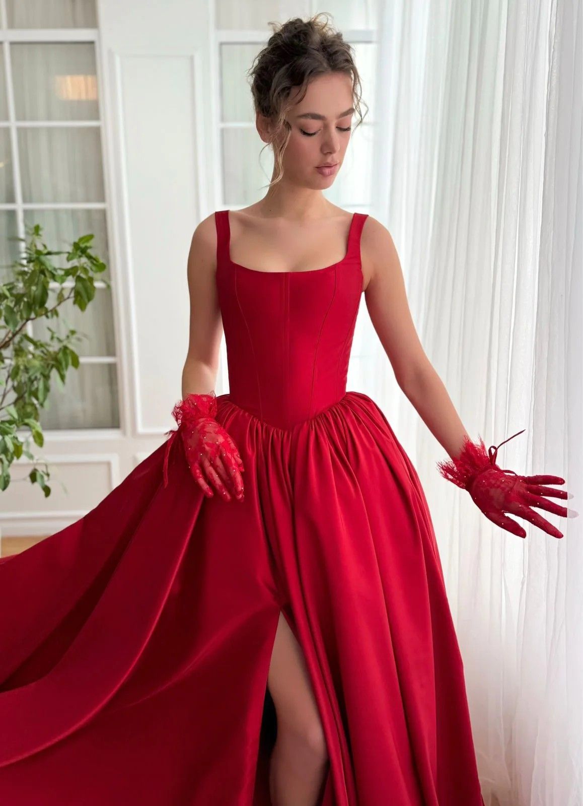 Zeitloses A-Linien-Ballkleid mit quadratischem Ausschnitt und rotem Satin mit Schlitz, langes Ballkleid für Teenager, formelle Kleidung, Geburtstags-Outfits, Ballkleider RB1618