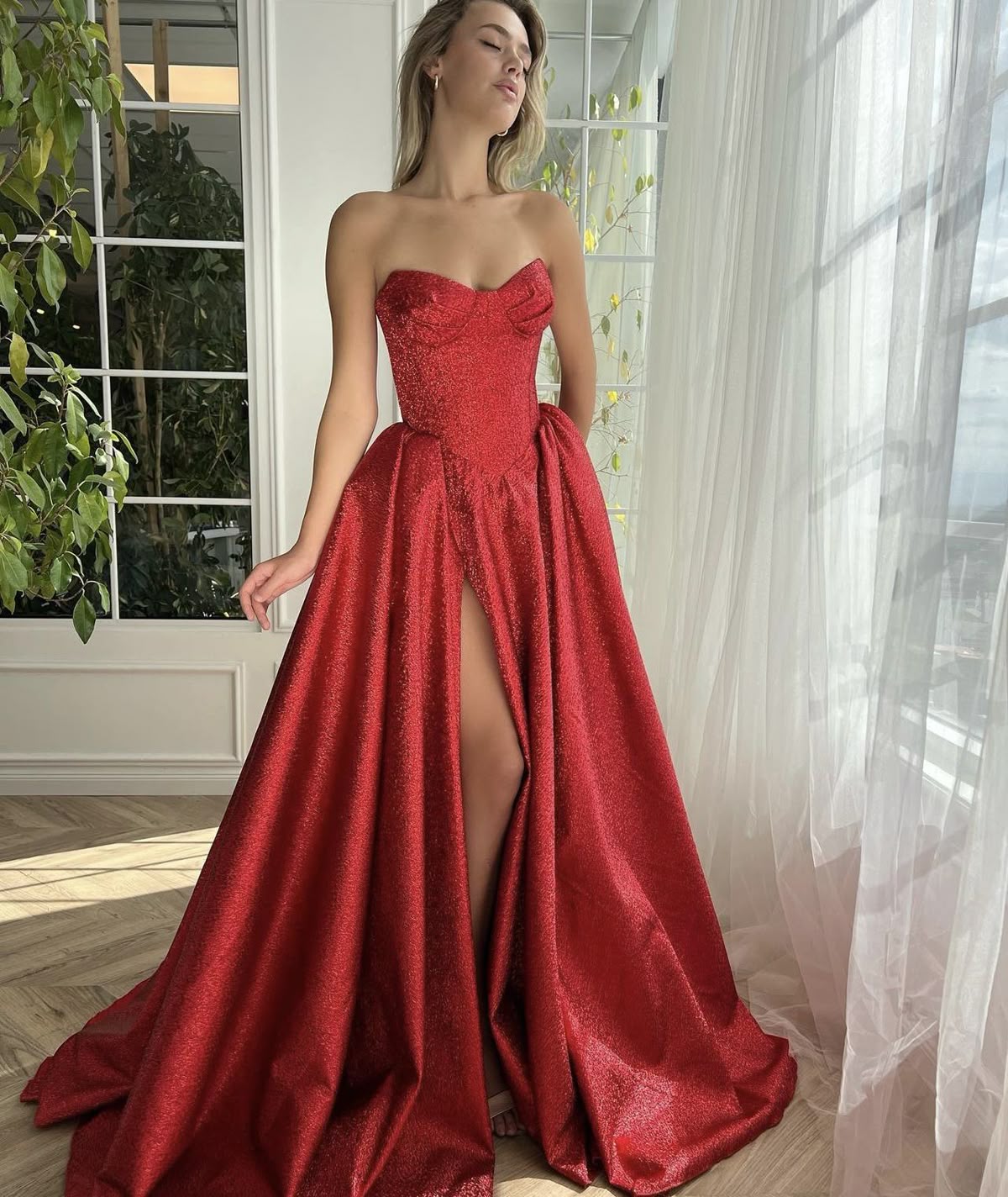 Elegante A-Linie Sweetheart Red Pailletten Split Lange Ballkleider Beeindrucken 18. Geburtstag Outfits Ballkleid RB1647