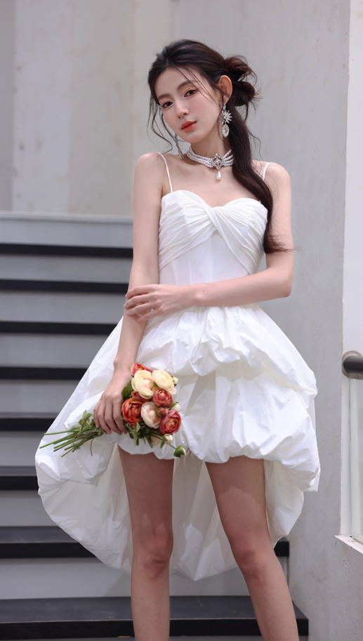 Hübsches weißes Hi-Lo Quinceanera-Kleid mit Spaghettiträgern, elegantes Outfit zum 18. Geburtstag, RF01027