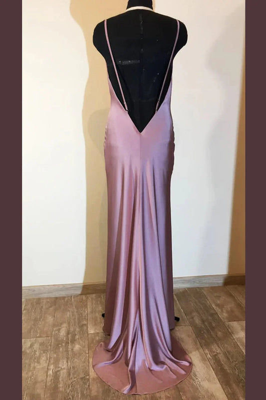 Staubiges lila Satin-Brautjungfernkleid mit langem Wasserfallausschnitt und Schlitz RF0426