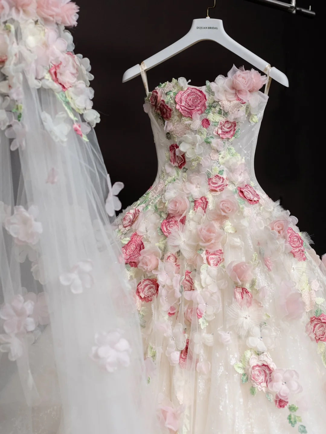 Sweet White 3D Applique Strapless A-Line Tulle Train Wedding Dress RF0595
