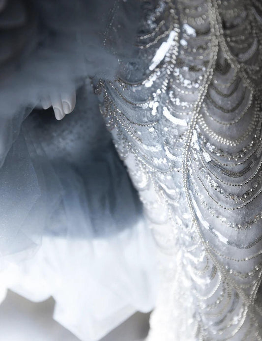 Wunderschönes silbernes V-Ausschnitt Meerjungfrau Perlen Pailletten Langes Ballkleid Schleppe Brautkleid RF0660