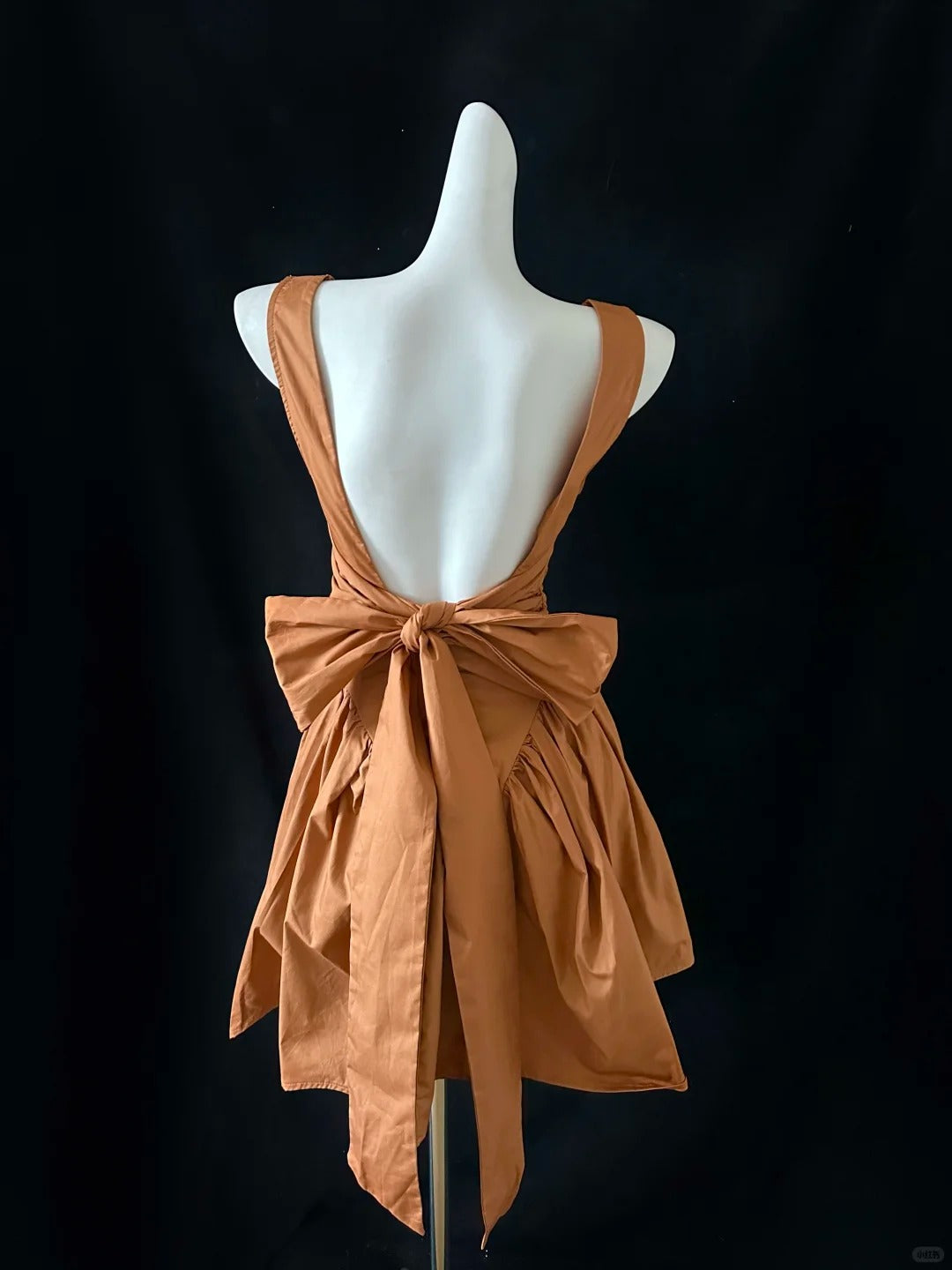 Süßes Orange Quadratischer Ausschnitt A-Linie Satin Schlitz Kurzes Ballkleid Homecoming Kleid RF0696
