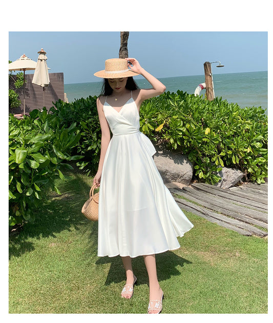 Schlichtes weißes Trägerkleid mit V-Ausschnitt und rückenfreiem Chiffon-Sommerkleid RF0711