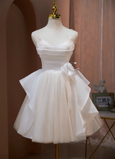 Hübsches weißes Spaghettiträger A-Linie Tüll Kurzes Ballkleid Homecoming-Kleid RF0740