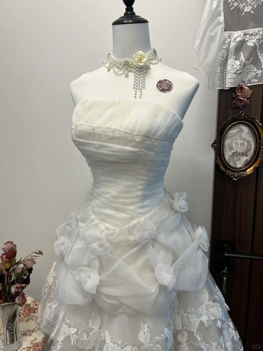 Süßes weißes trägerloses A-Linien-Tüll-Kurzballkleid mit Applikationen RF0784