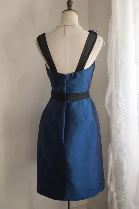 Elegantes Marineblaues Asymmetrisches Etuikleid aus Satin, kurzes Ballkleid mit Applikationen, RF0835