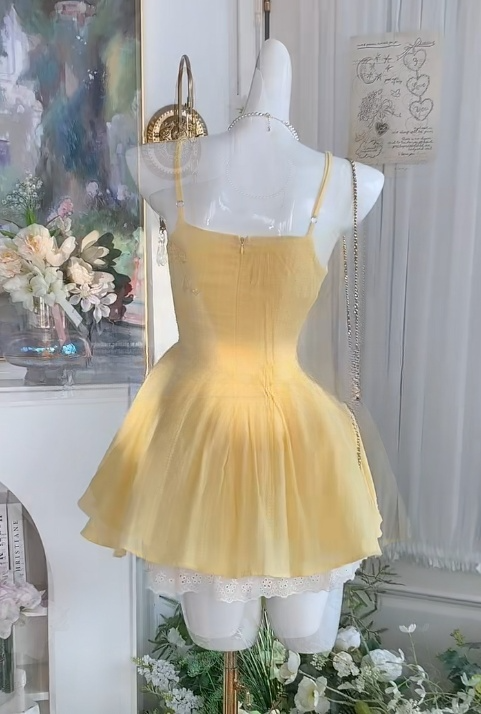 Herzförmiger Ausschnitt Buttergelb Spaghettiträger A-Linie Kurzes Geburtstags-Abendkleid RF0878