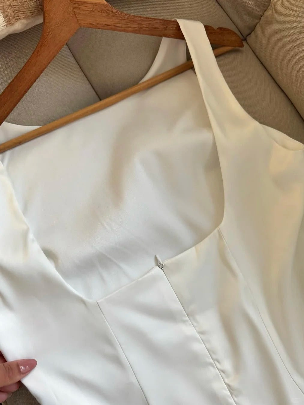 Elegantes weißes kurzes Partykleid aus Satin mit U-Boot-Ausschnitt in A-Linie RF0916