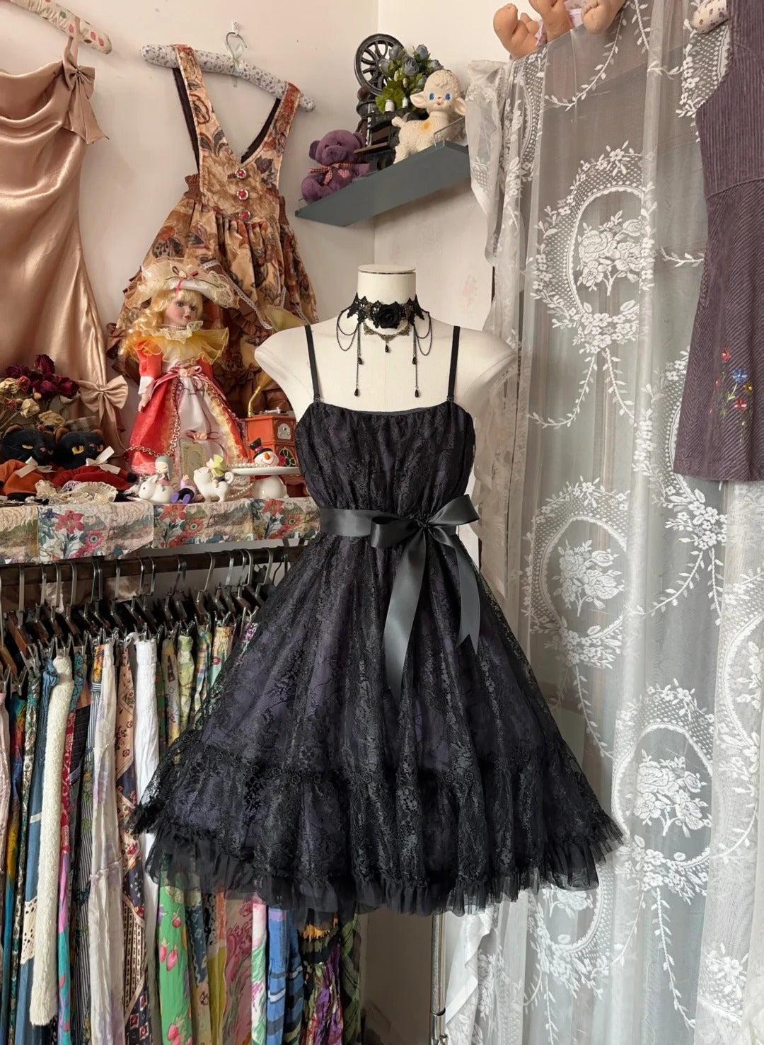 Niedliches A-Linien-Spaghettiträger-Kleid aus schwarzer Spitze für den 16. Geburtstag, Homecoming Outfits N3585