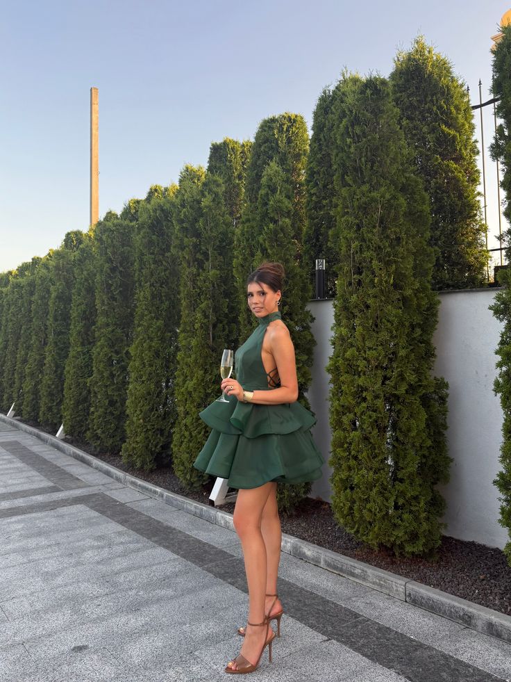 Robe de soirée élégante col haut vert foncé dos nu mini-courte pour soirée Hoco, idées de robe d'anniversaire pour les 18 ans, robes de bal de promo RB4121