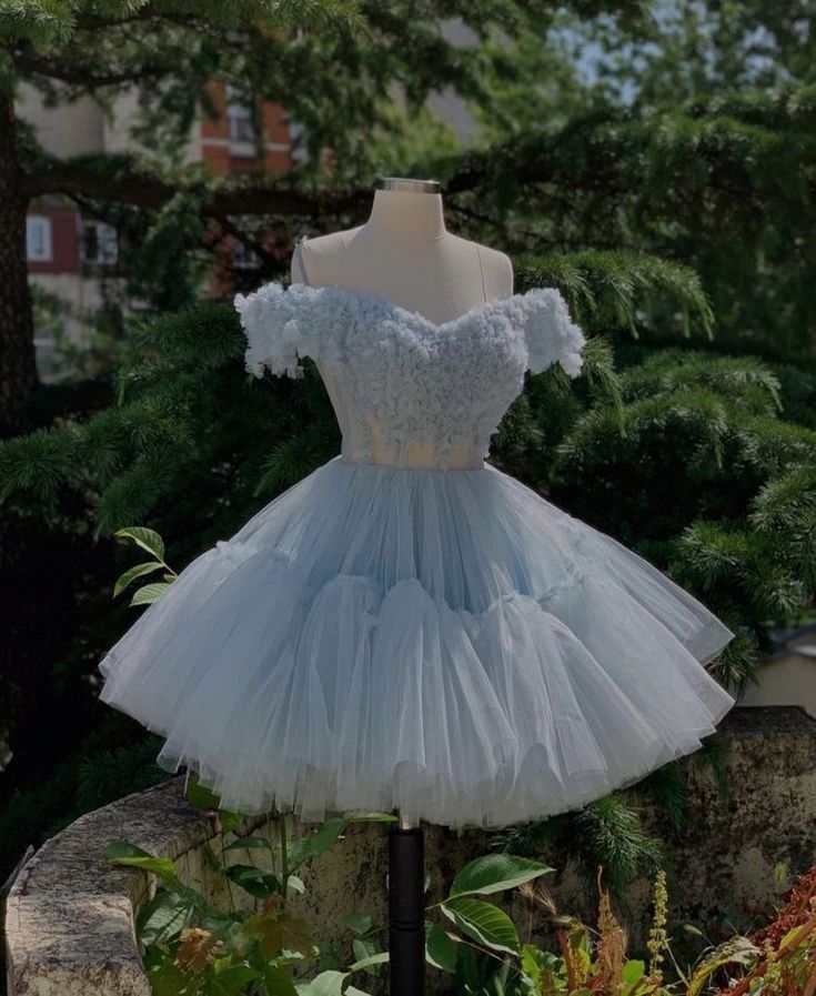 Robe de Soirée de Bal Élégante Épaules Dénudées Tulle Bleu Ciel Clair Mini Robe Courte Hoco Robe de 18ème Anniversaire Robes de Bal de Promo RB4124
