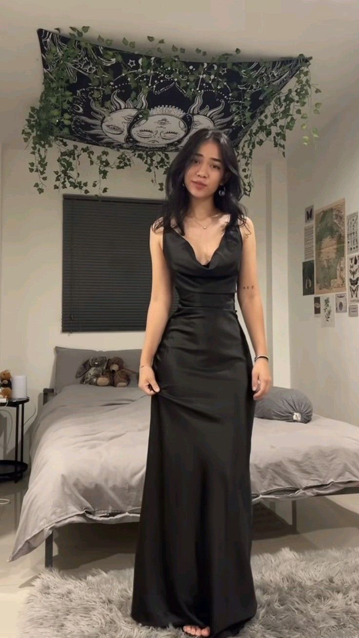 Robe de bal moderne en satin noir, coupe trapèze, col en V, style tendance pour adolescentes, robe de soirée, robe de bal AB1141