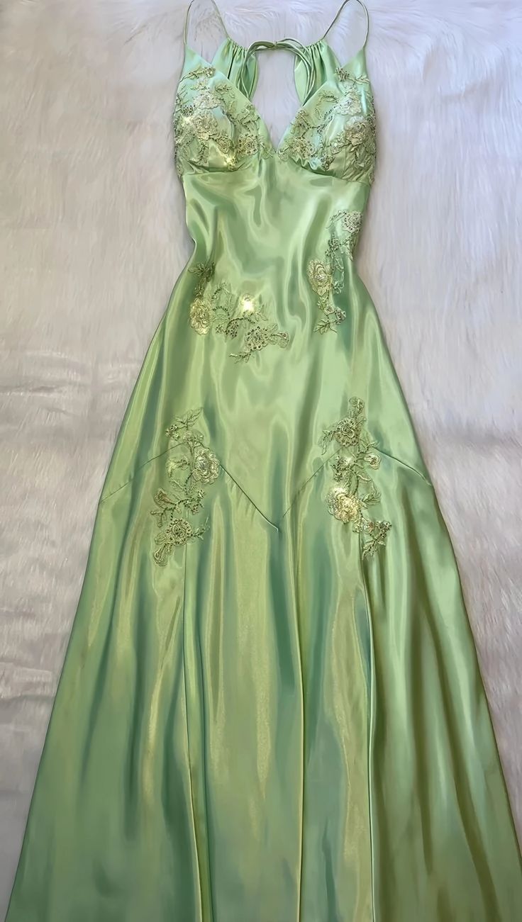 Hübsches Meerjungfrauen-Abendkleid mit V-Ausschnitt, grünem Satin, rückenfrei, mit Perlen verziert, AB957