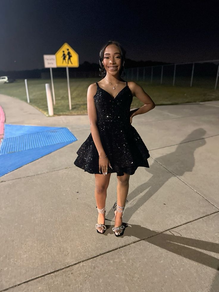 Glittery Ball Gown Spaghetti Strap Little Black Dress Short Mini Fitted High Shool Grad Hoco Outfit Homecoming Dresses RB4603
