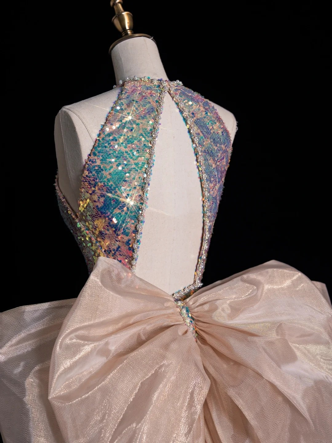 Robe de bal longue sirène à paillettes, col rond, sans manches, sans sequins, N680
