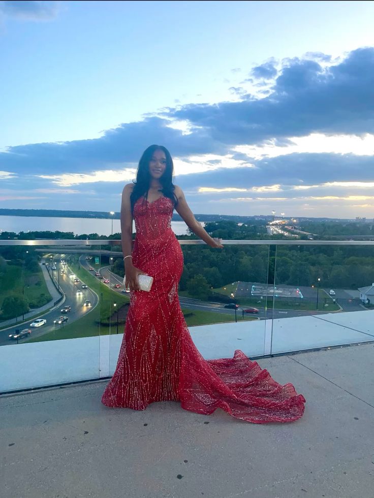 Robe de soirée sirène à paillettes et fines bretelles, ornée de perles rouges, collection 2026, idéale pour un bal de promo ou un anniversaire (22 ans), référence AB1368